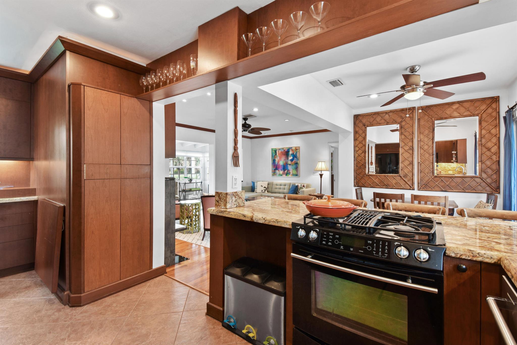 1219 N Lakeside Drive