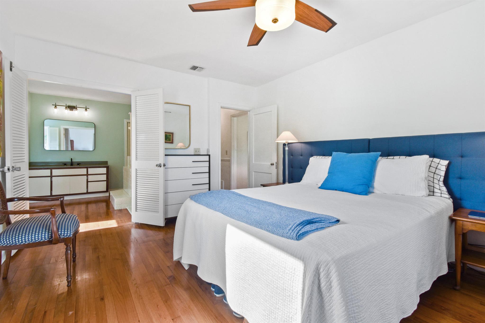 1219 N Lakeside Drive