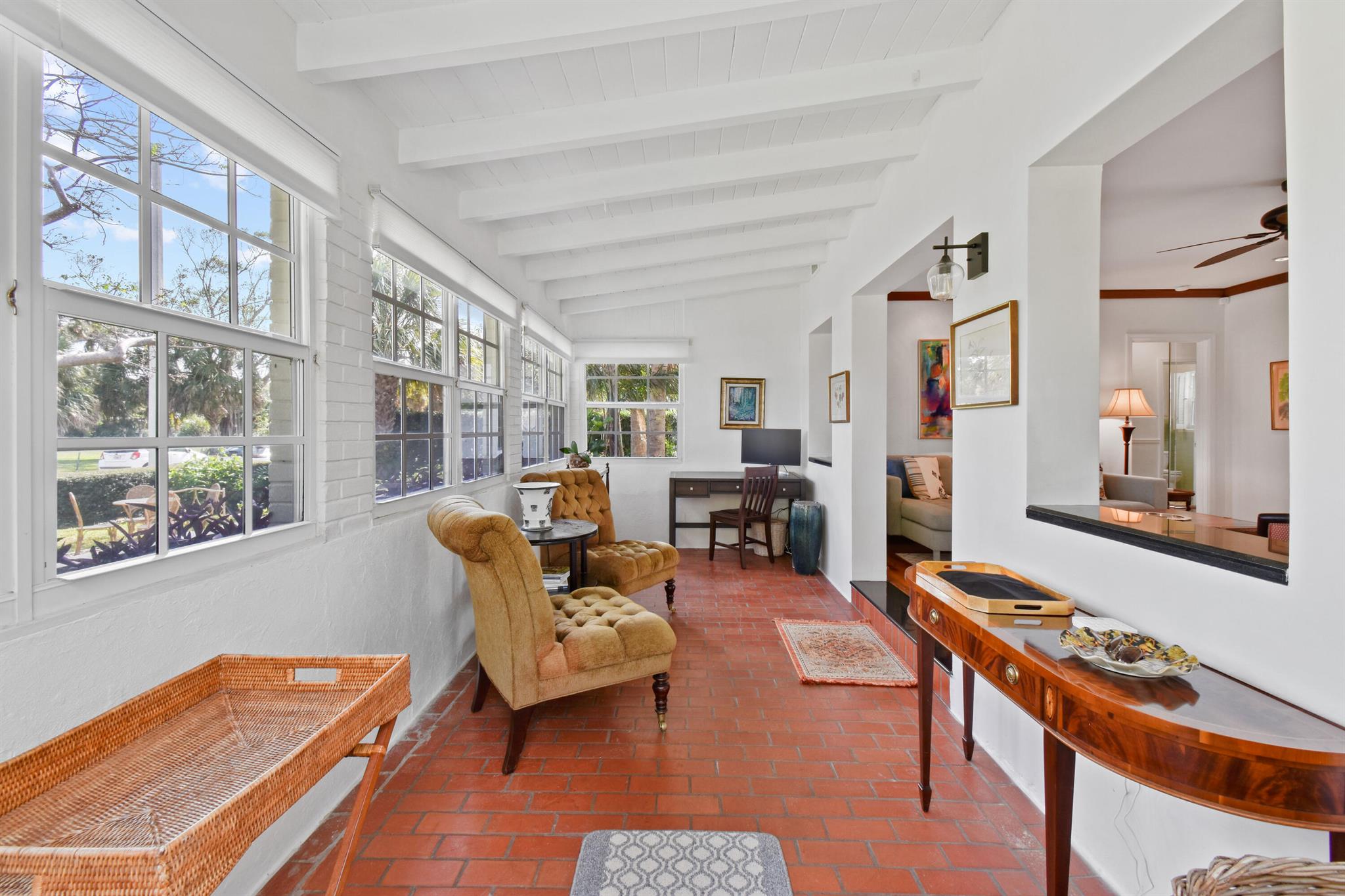 1219 N Lakeside Drive