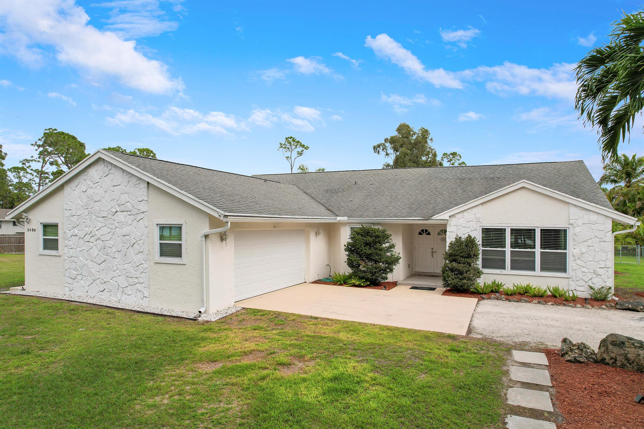 5486 Avocado Boulevard