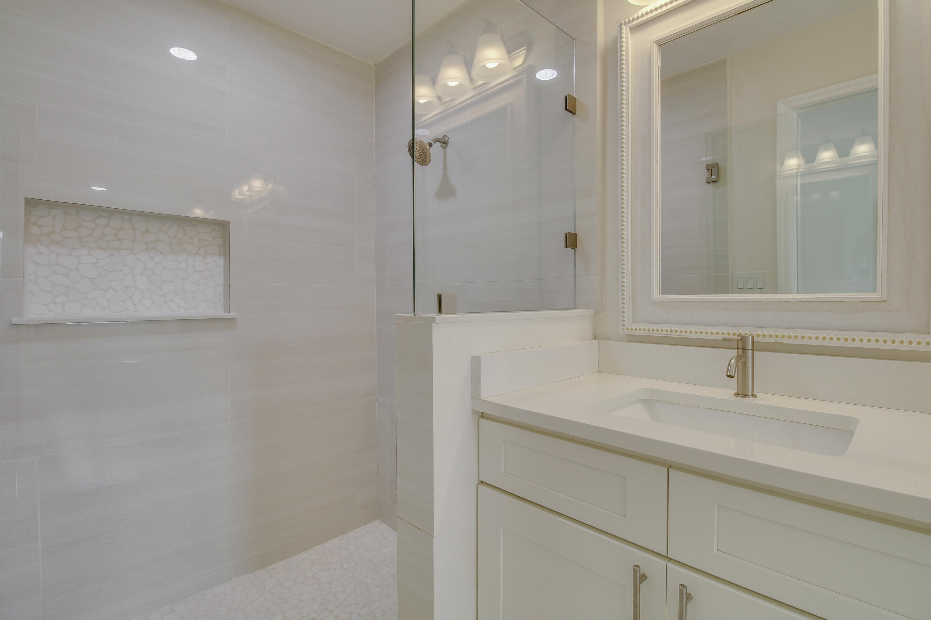 5486 Avocado Boulevard