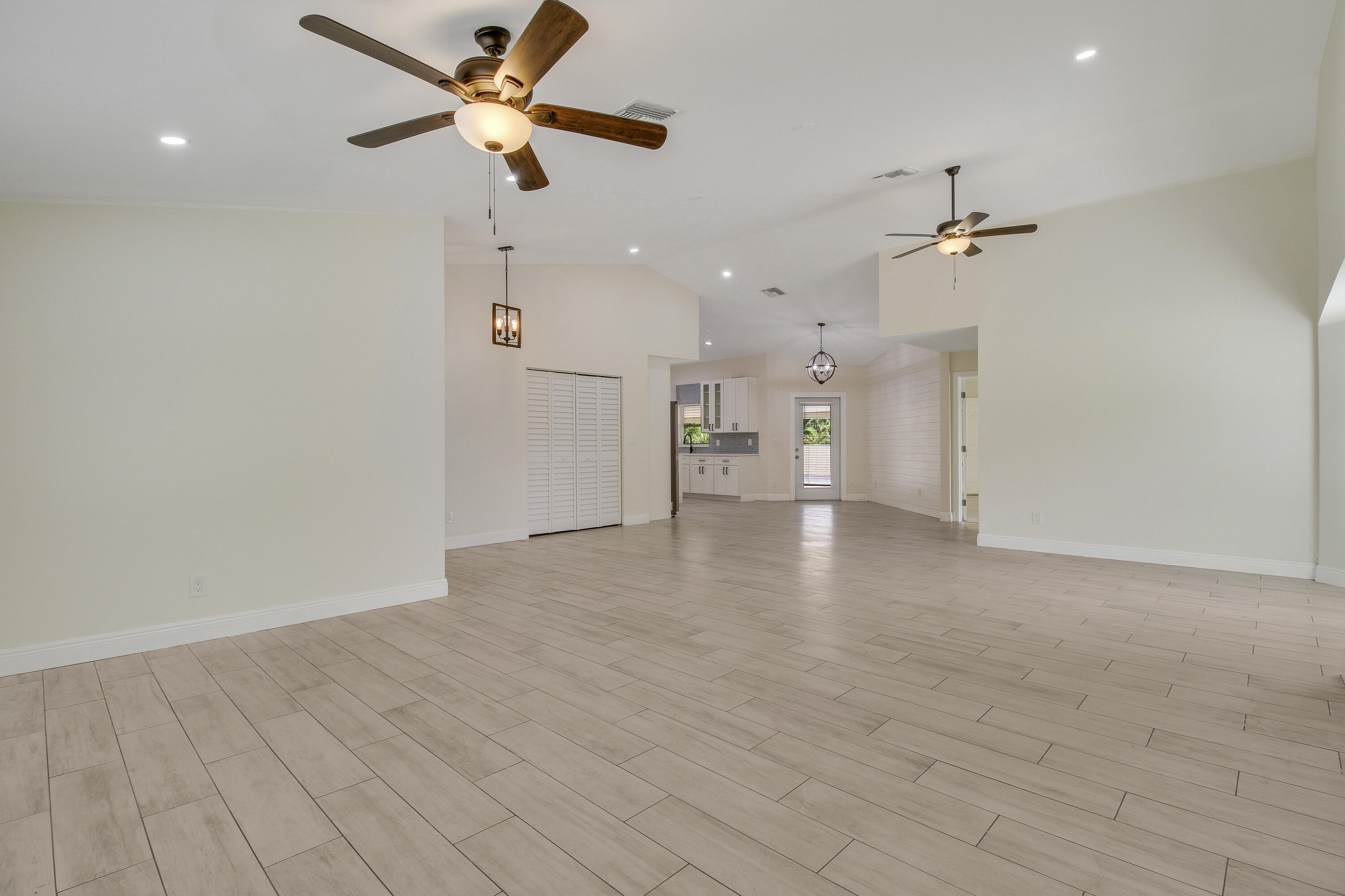 5486 Avocado Boulevard