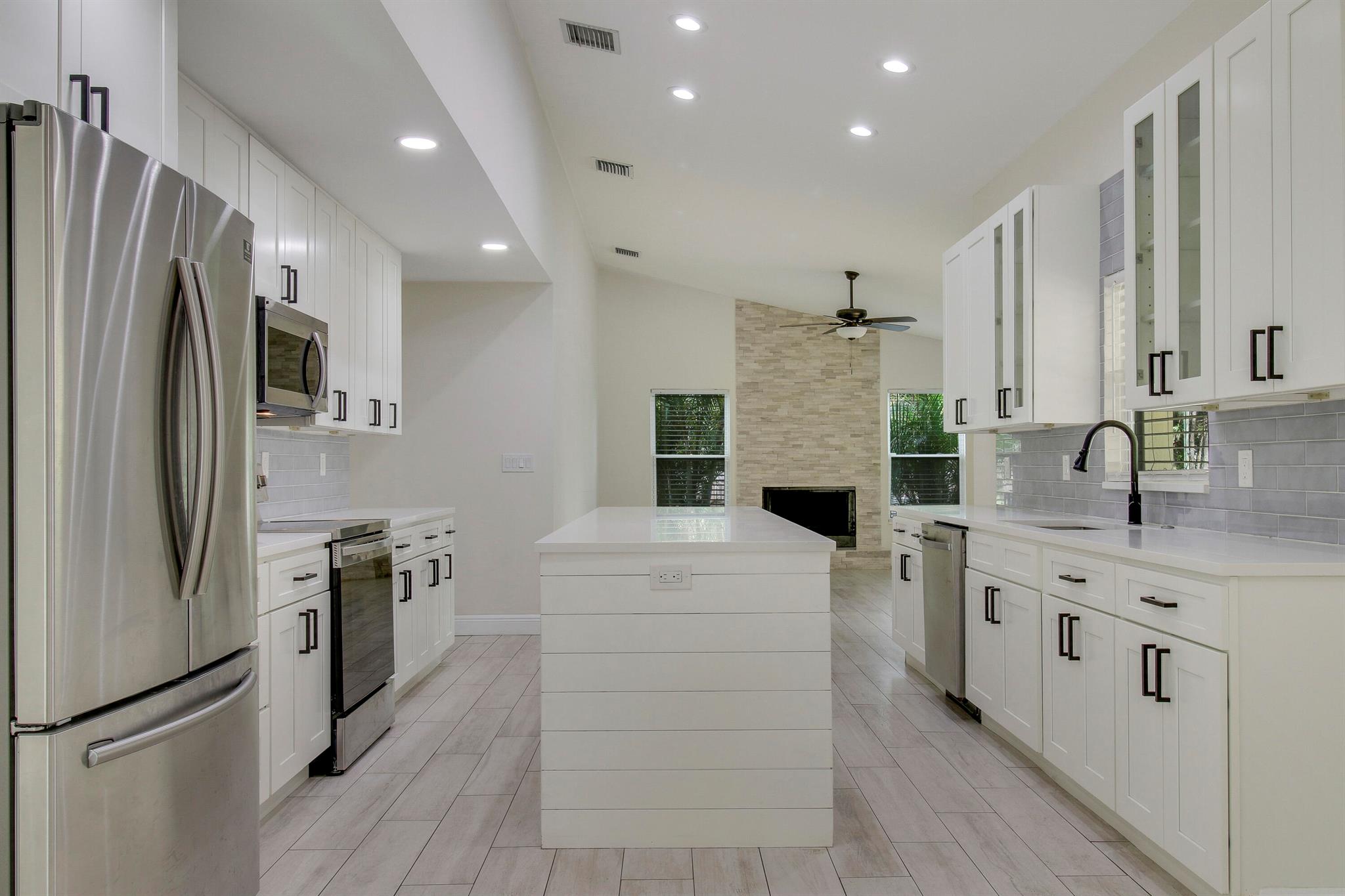 5486 Avocado Boulevard