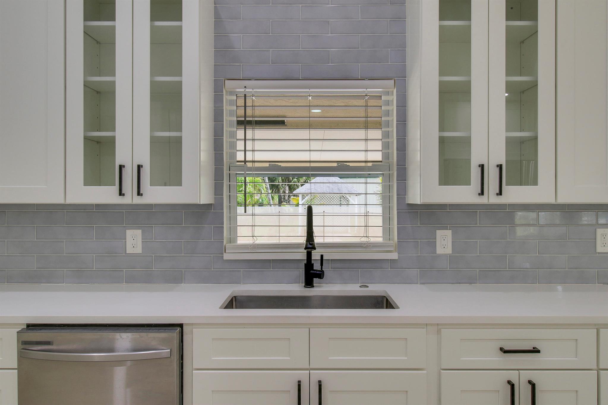 5486 Avocado Boulevard