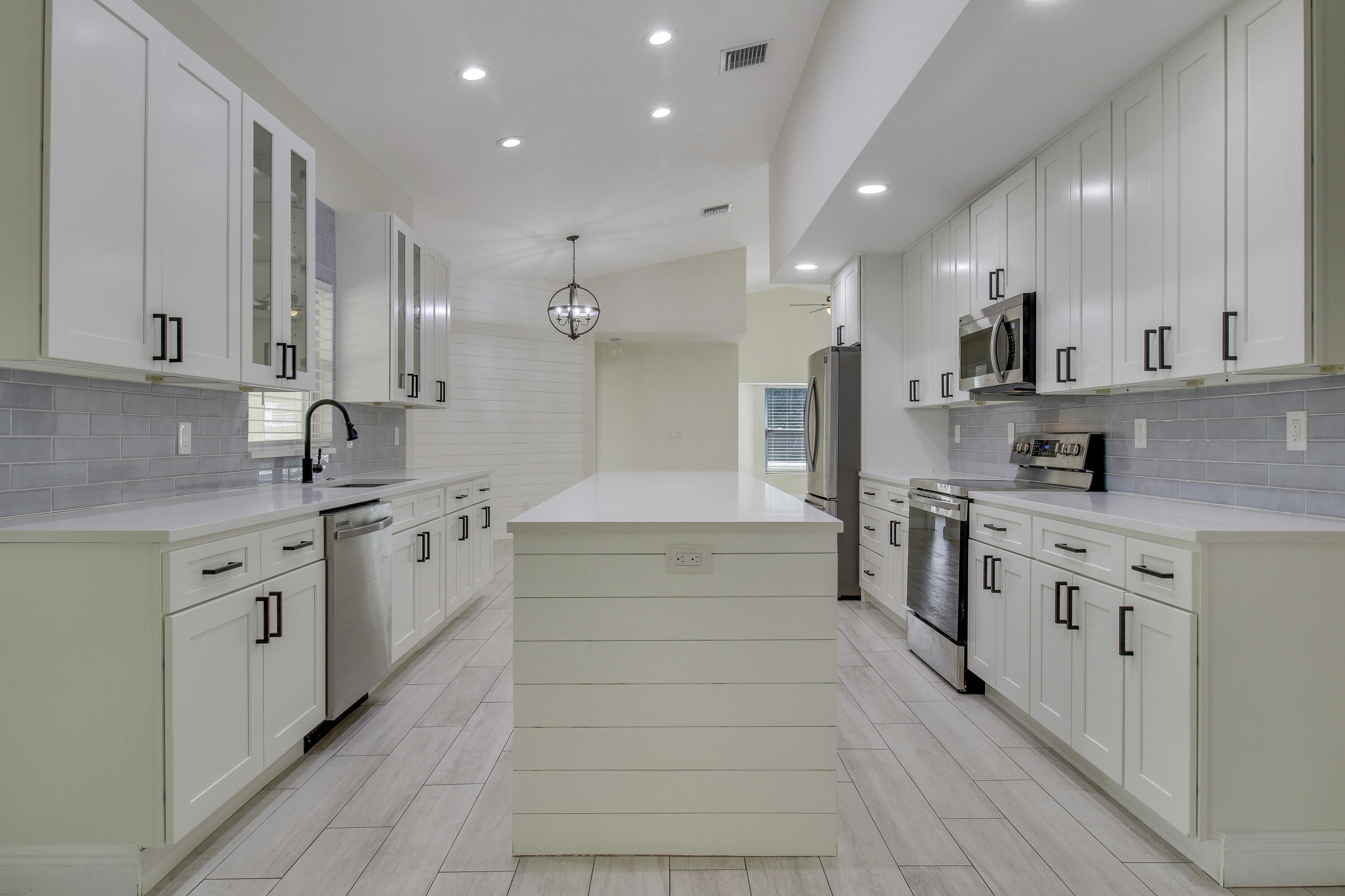 5486 Avocado Boulevard