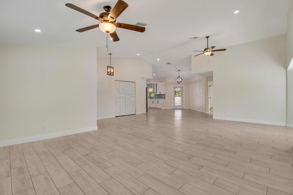 5486 Avocado Boulevard