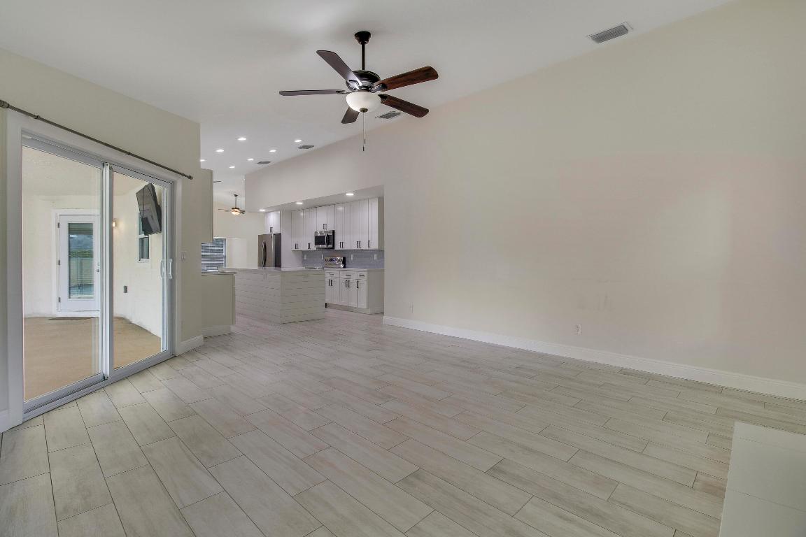 5486 Avocado Boulevard