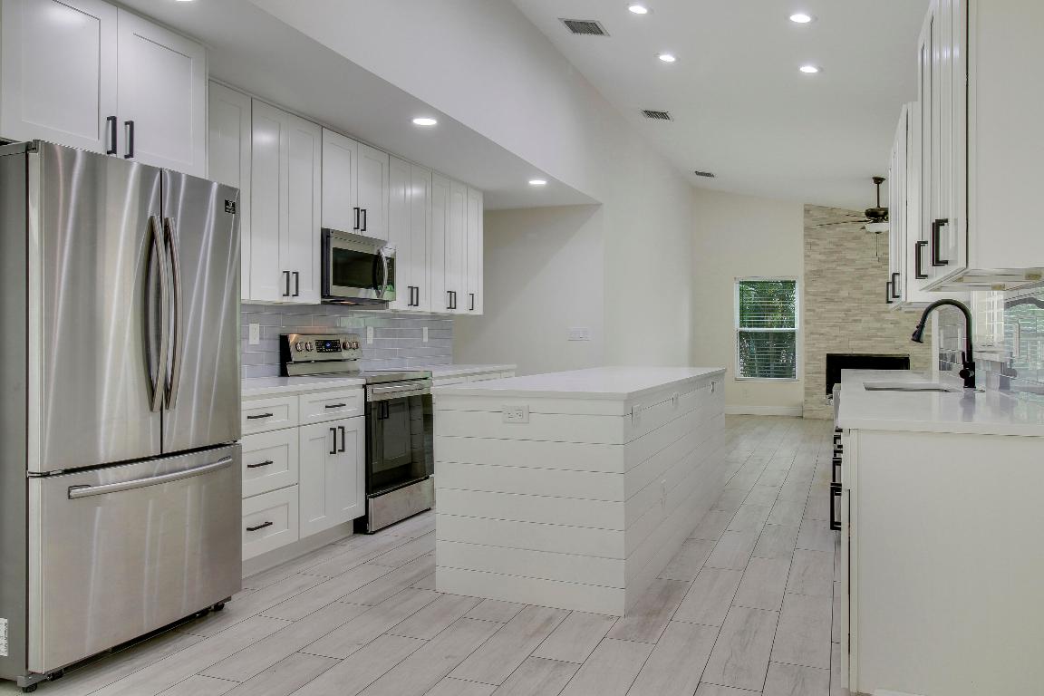 5486 Avocado Boulevard