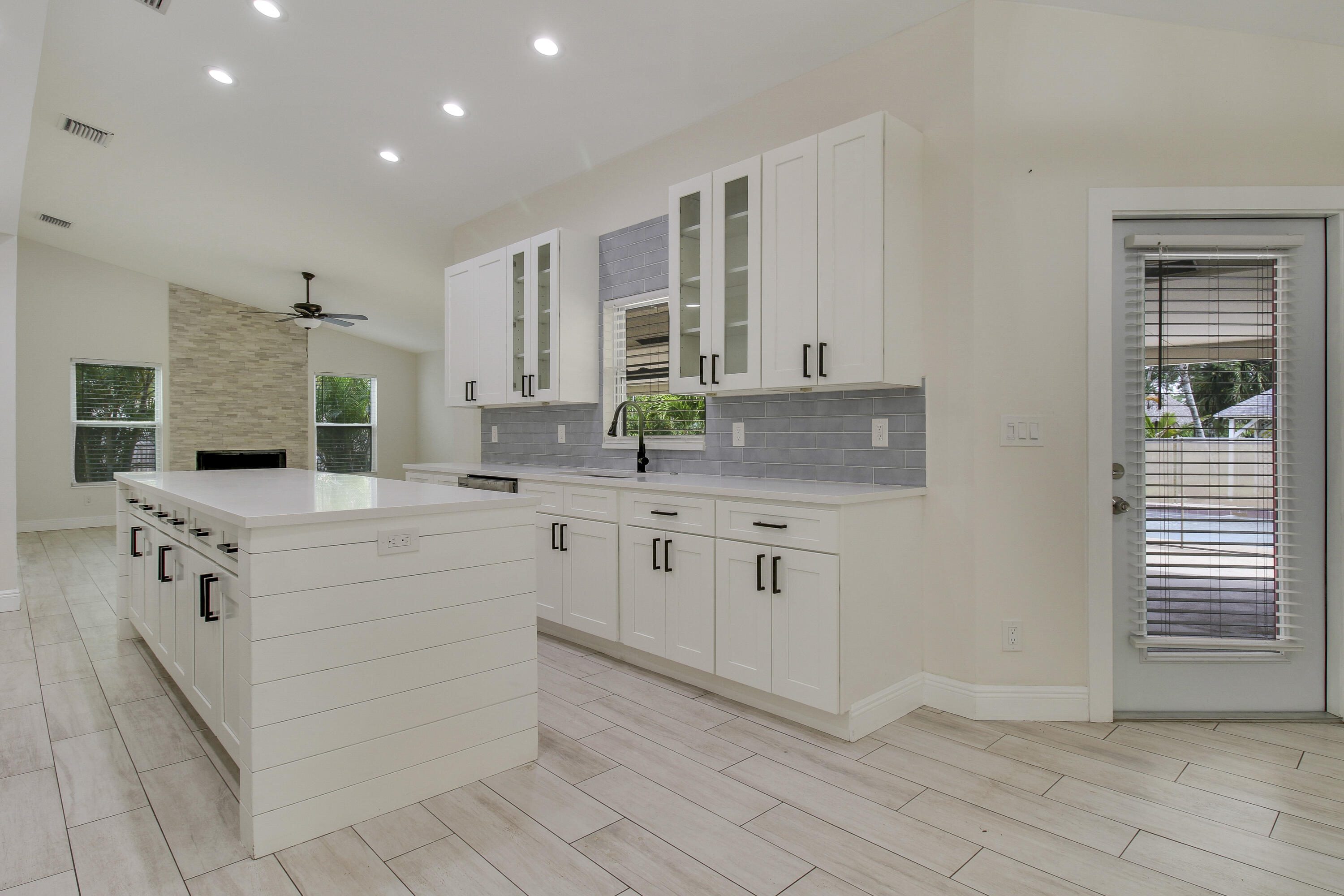 5486 Avocado Boulevard