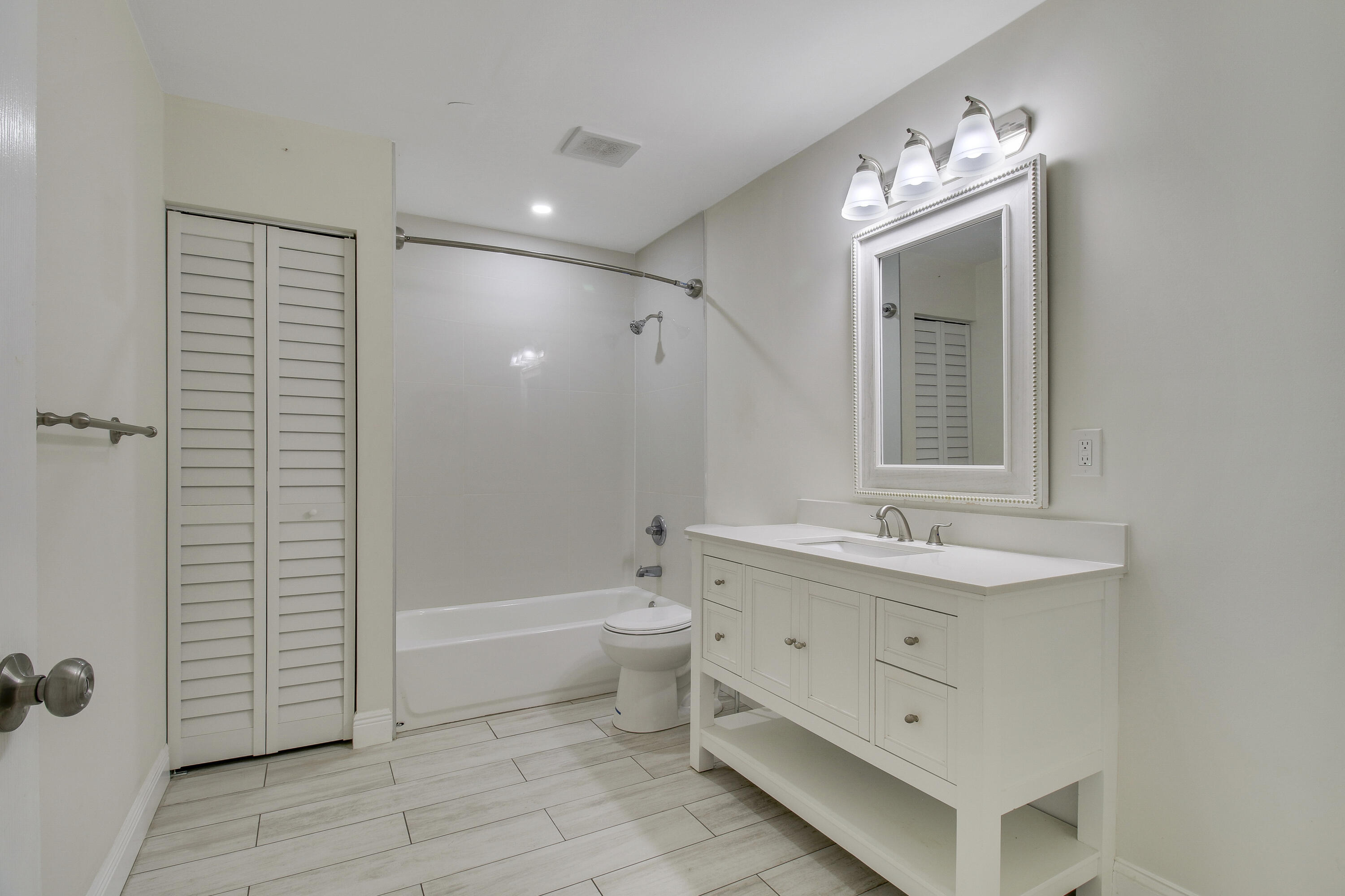 5486 Avocado Boulevard