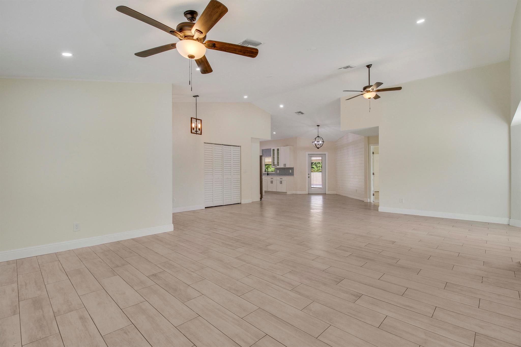 5486 Avocado Boulevard