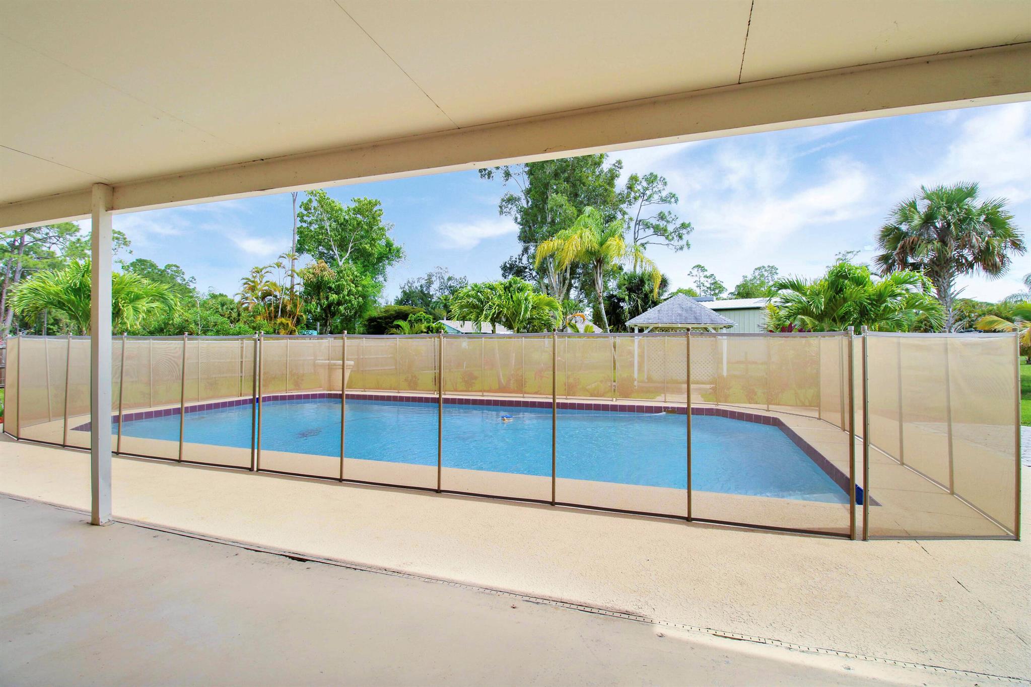 5486 Avocado Boulevard