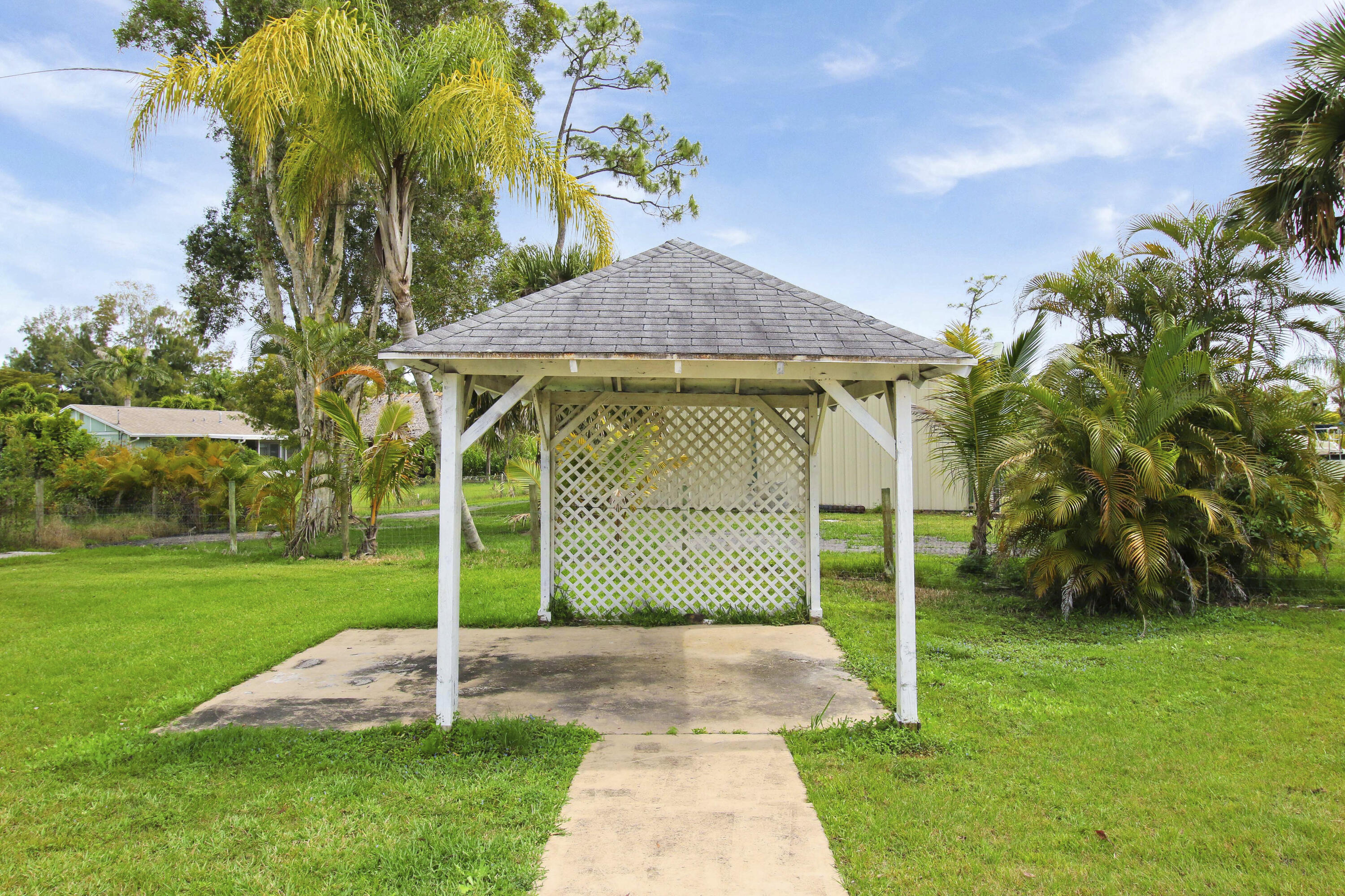 5486 Avocado Boulevard