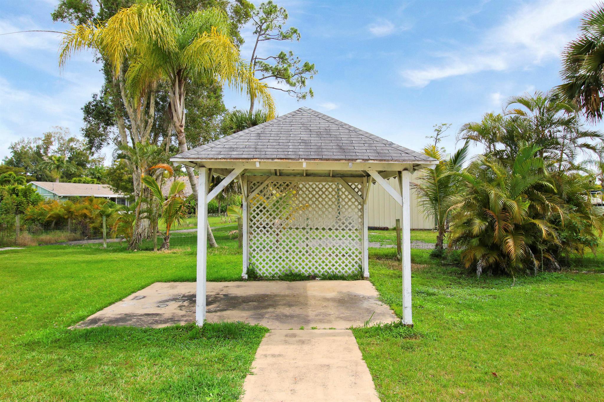 5486 Avocado Boulevard