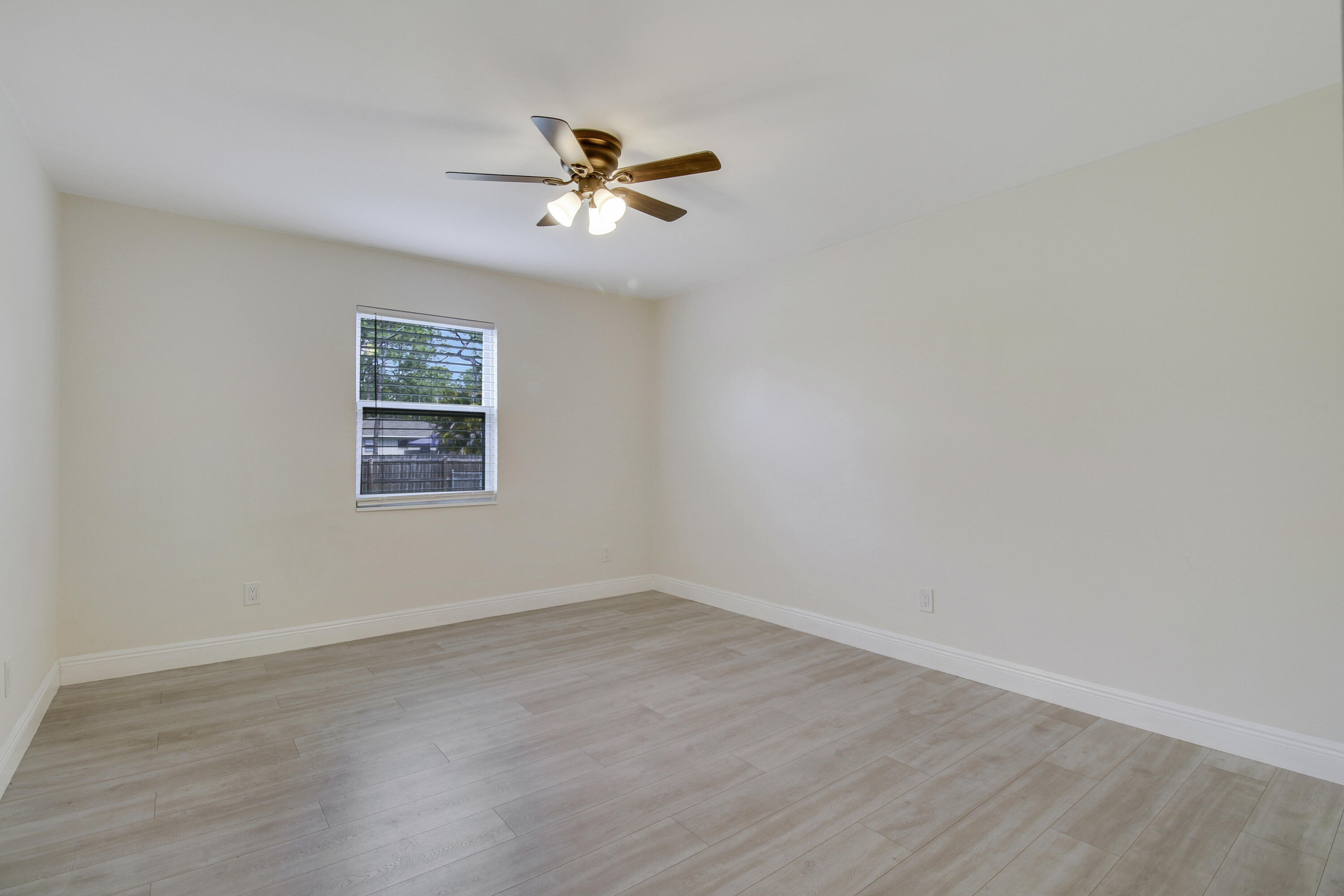 5486 Avocado Boulevard