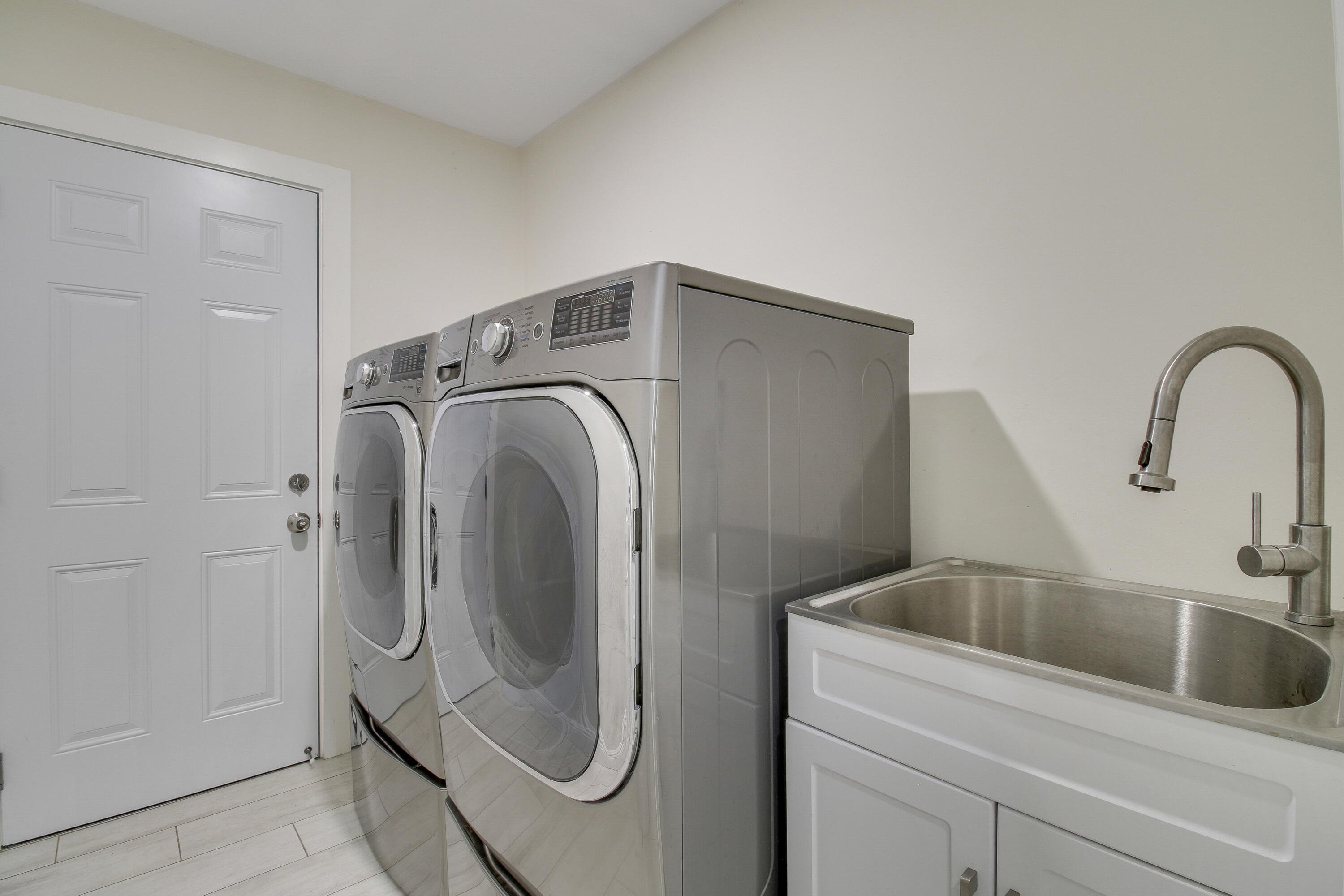 5486 Avocado Boulevard