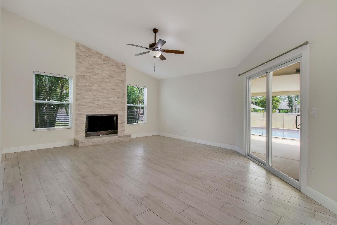 5486 Avocado Boulevard