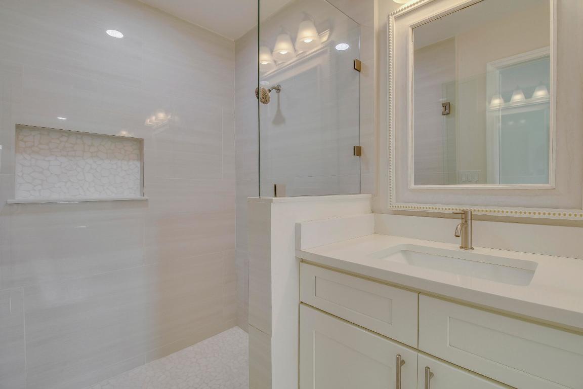 5486 Avocado Boulevard