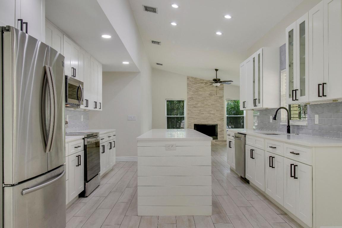 5486 Avocado Boulevard