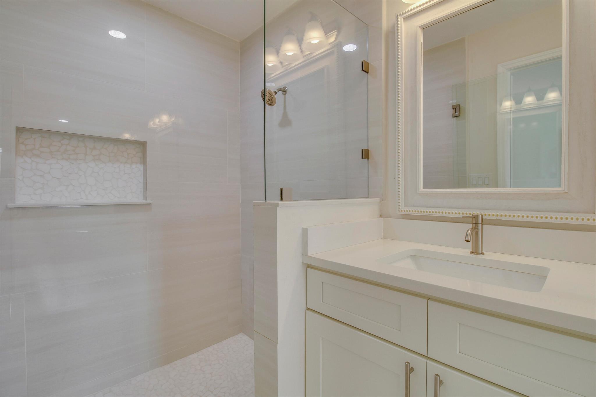 5486 Avocado Boulevard