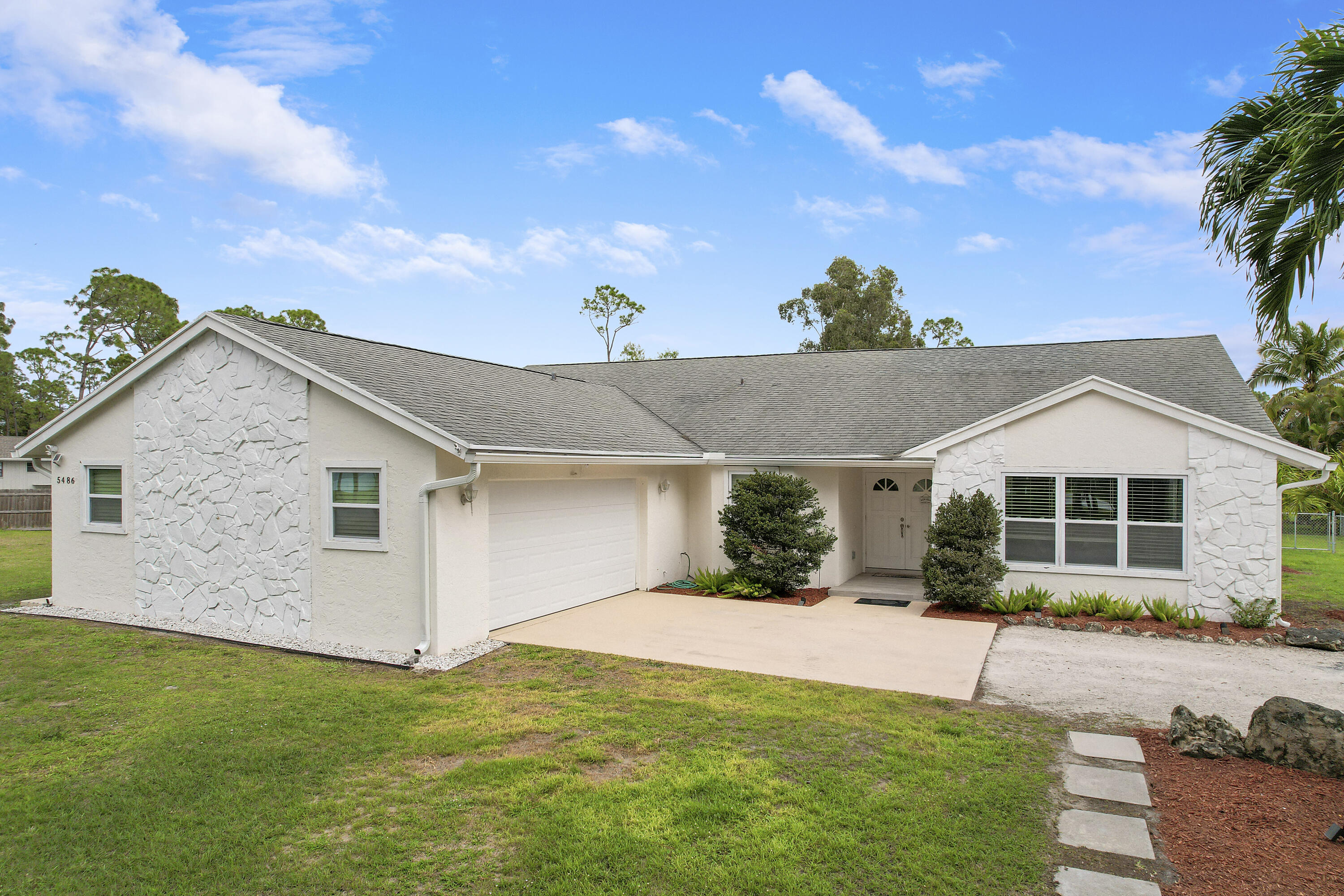 5486 Avocado Boulevard