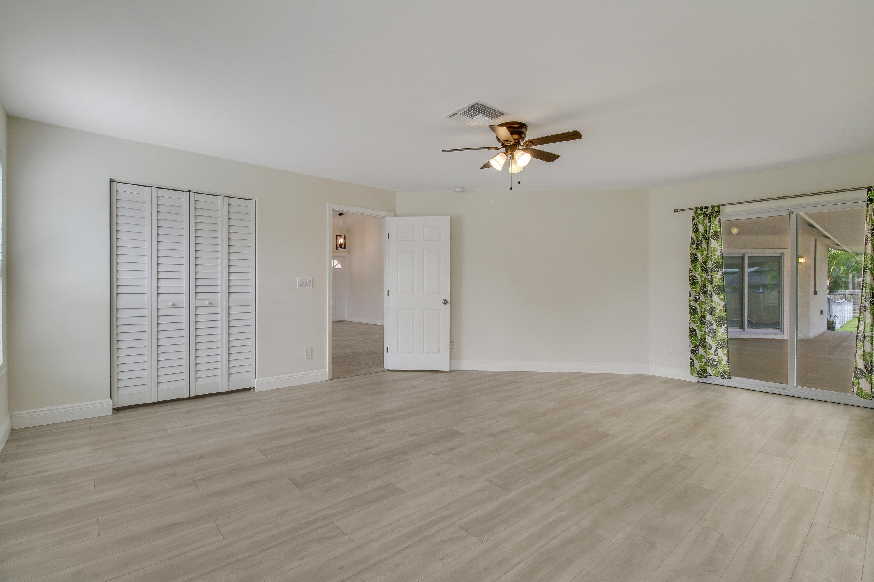 5486 Avocado Boulevard