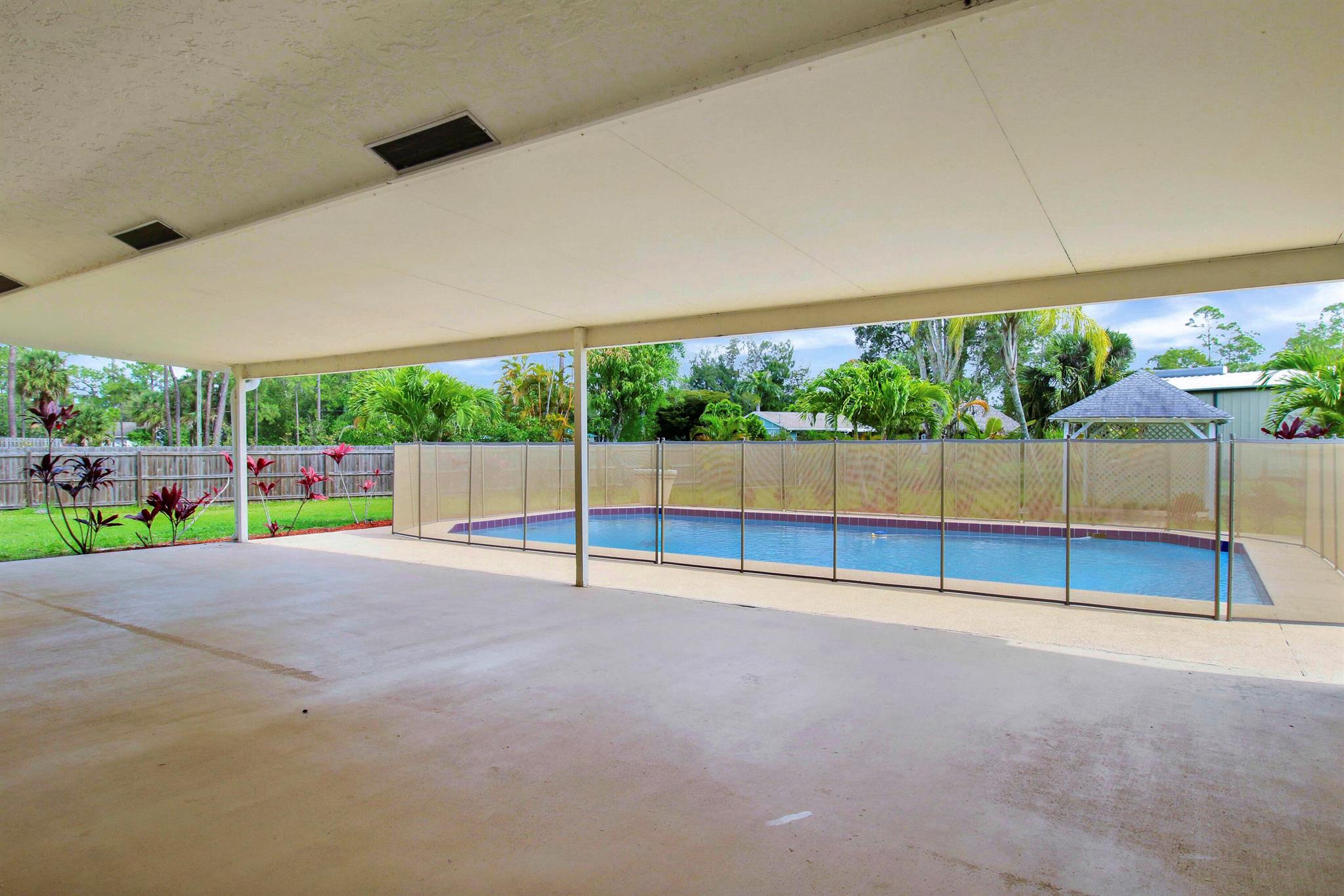 5486 Avocado Boulevard