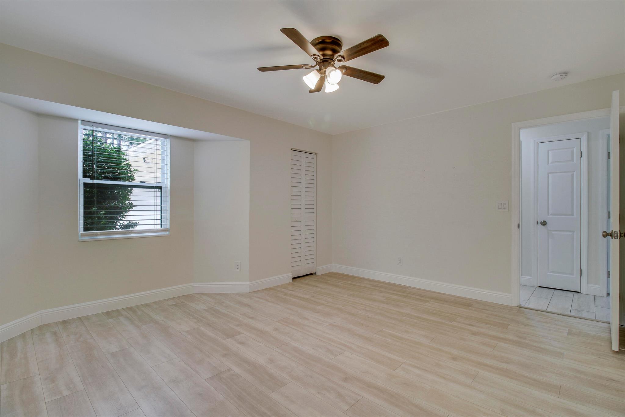 5486 Avocado Boulevard