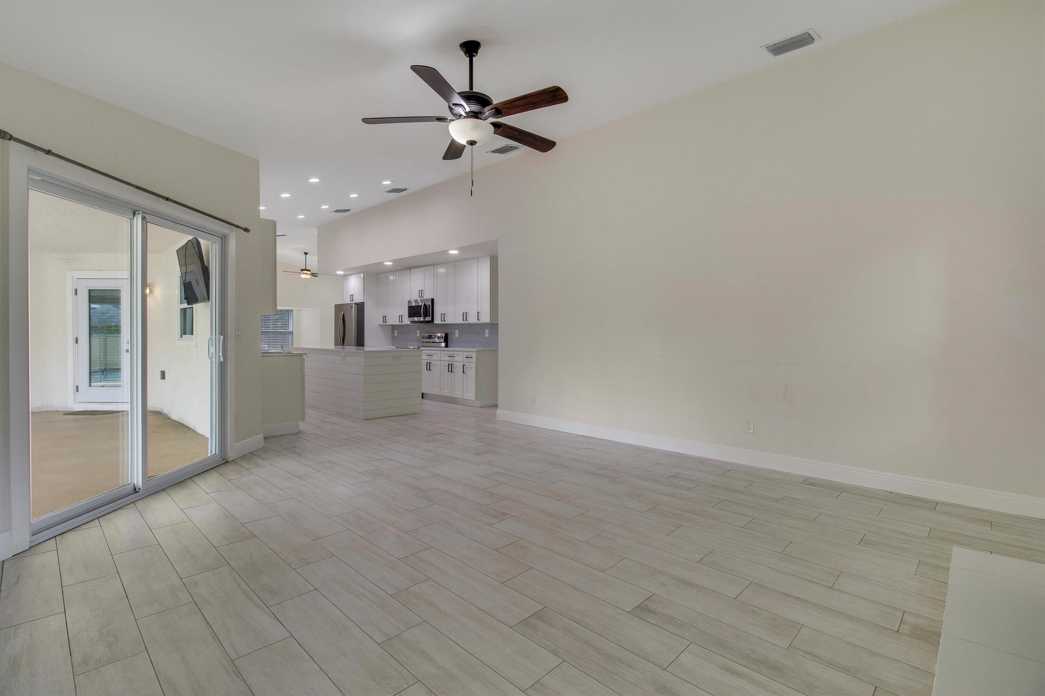 5486 Avocado Boulevard