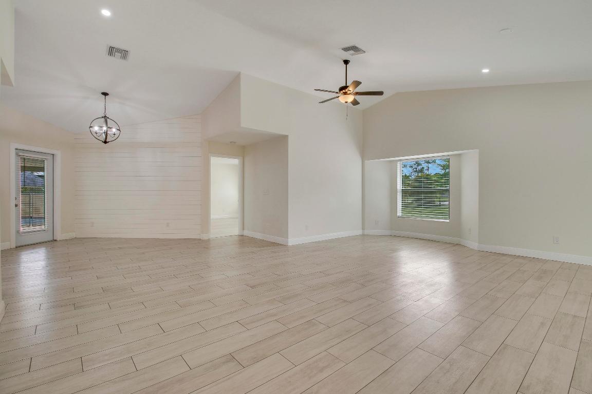 5486 Avocado Boulevard