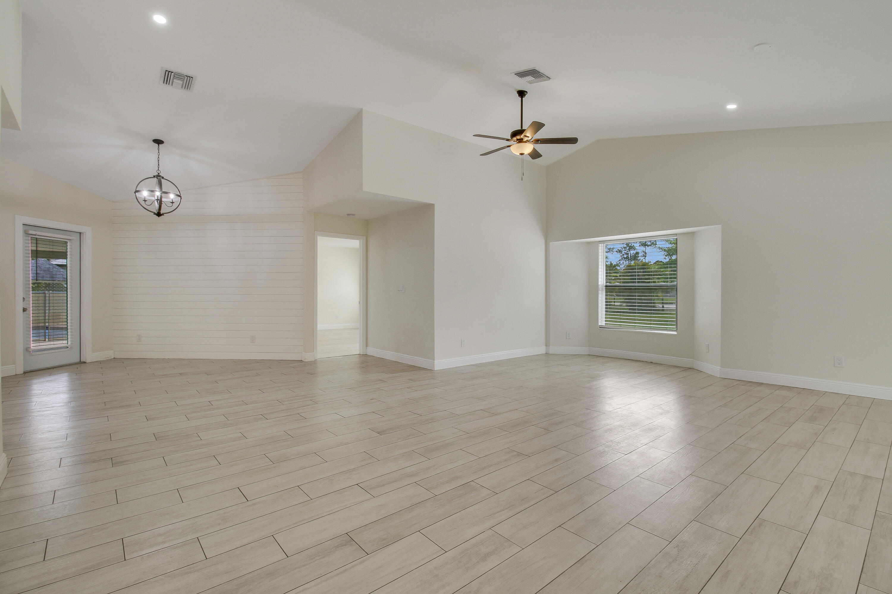 5486 Avocado Boulevard