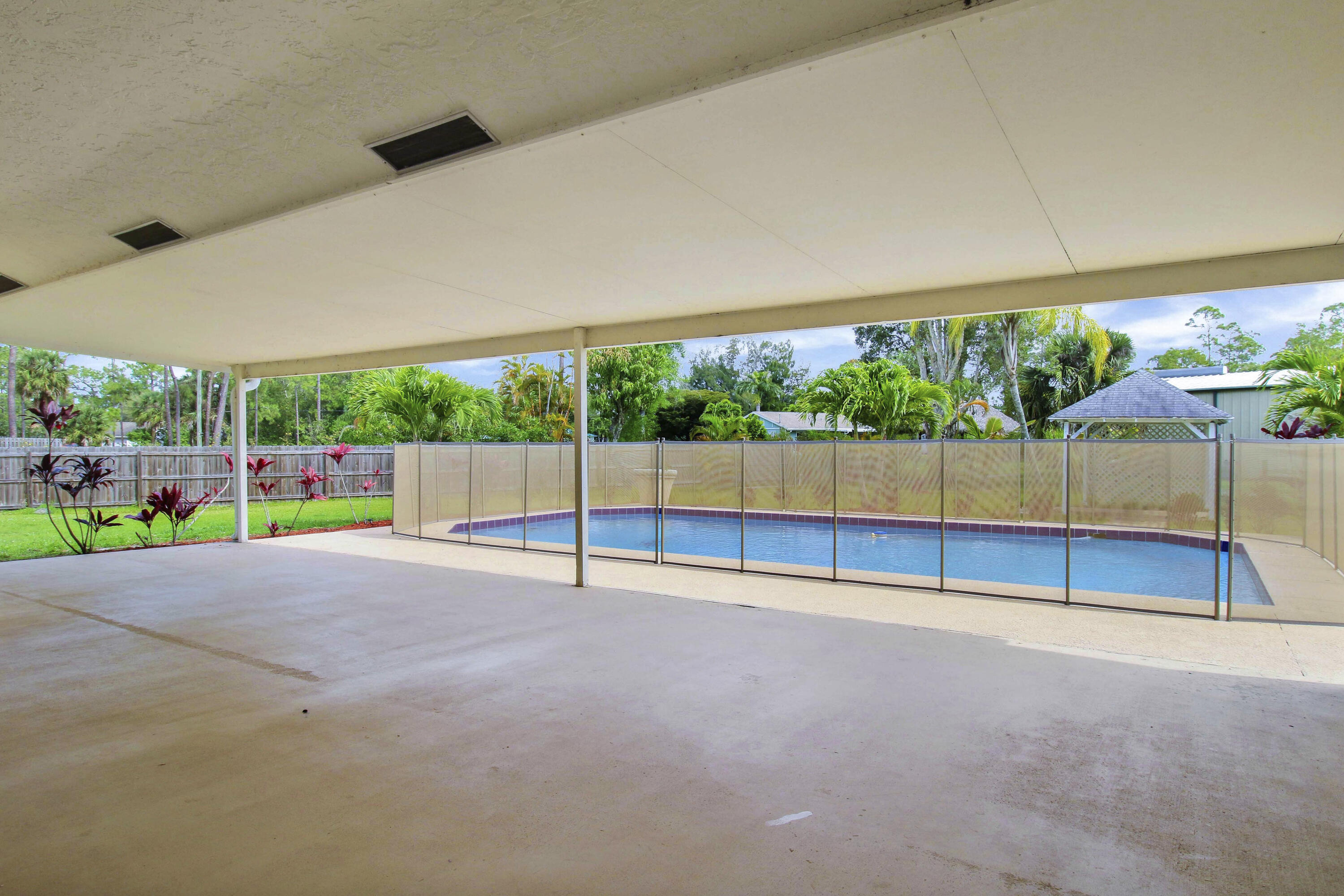 5486 Avocado Boulevard