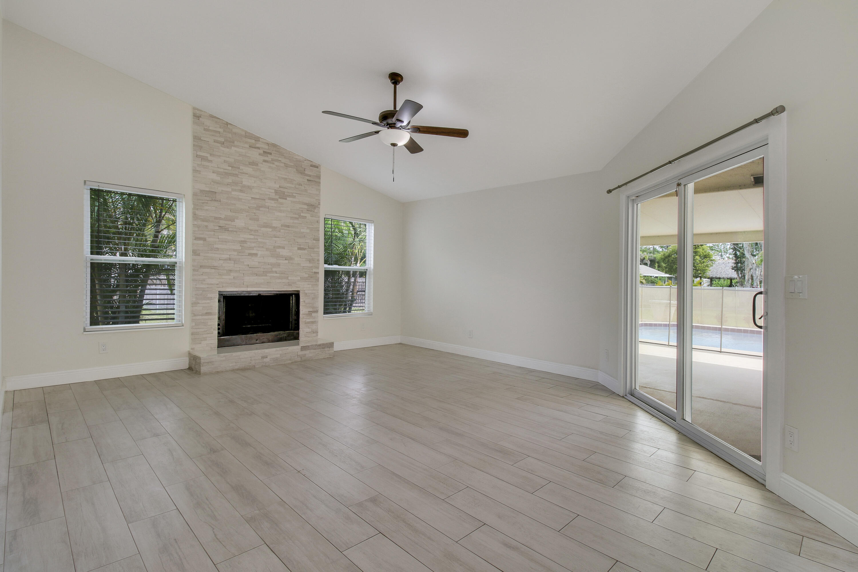 5486 Avocado Boulevard