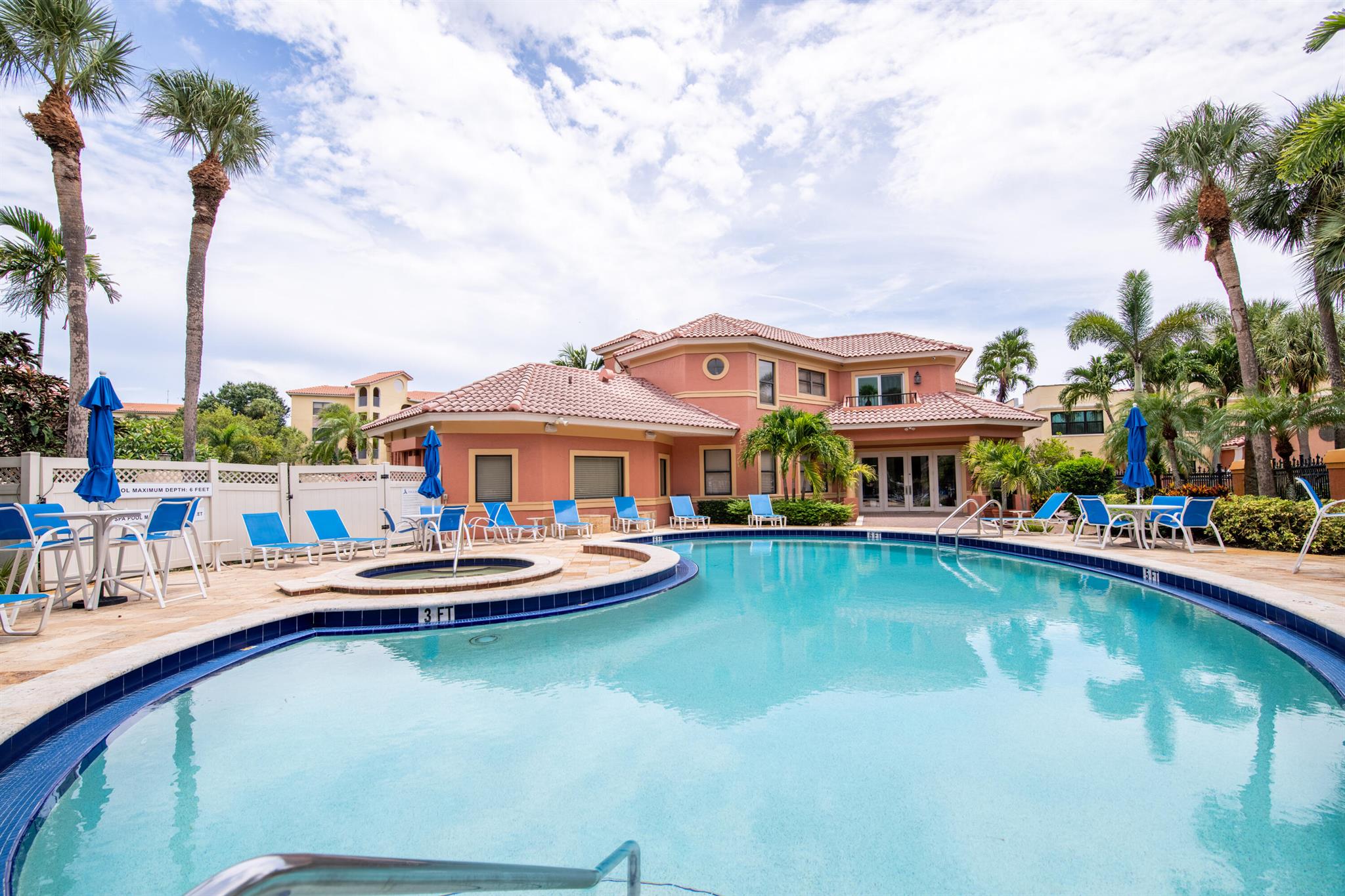 600 Uno Lago 202 Drive 202