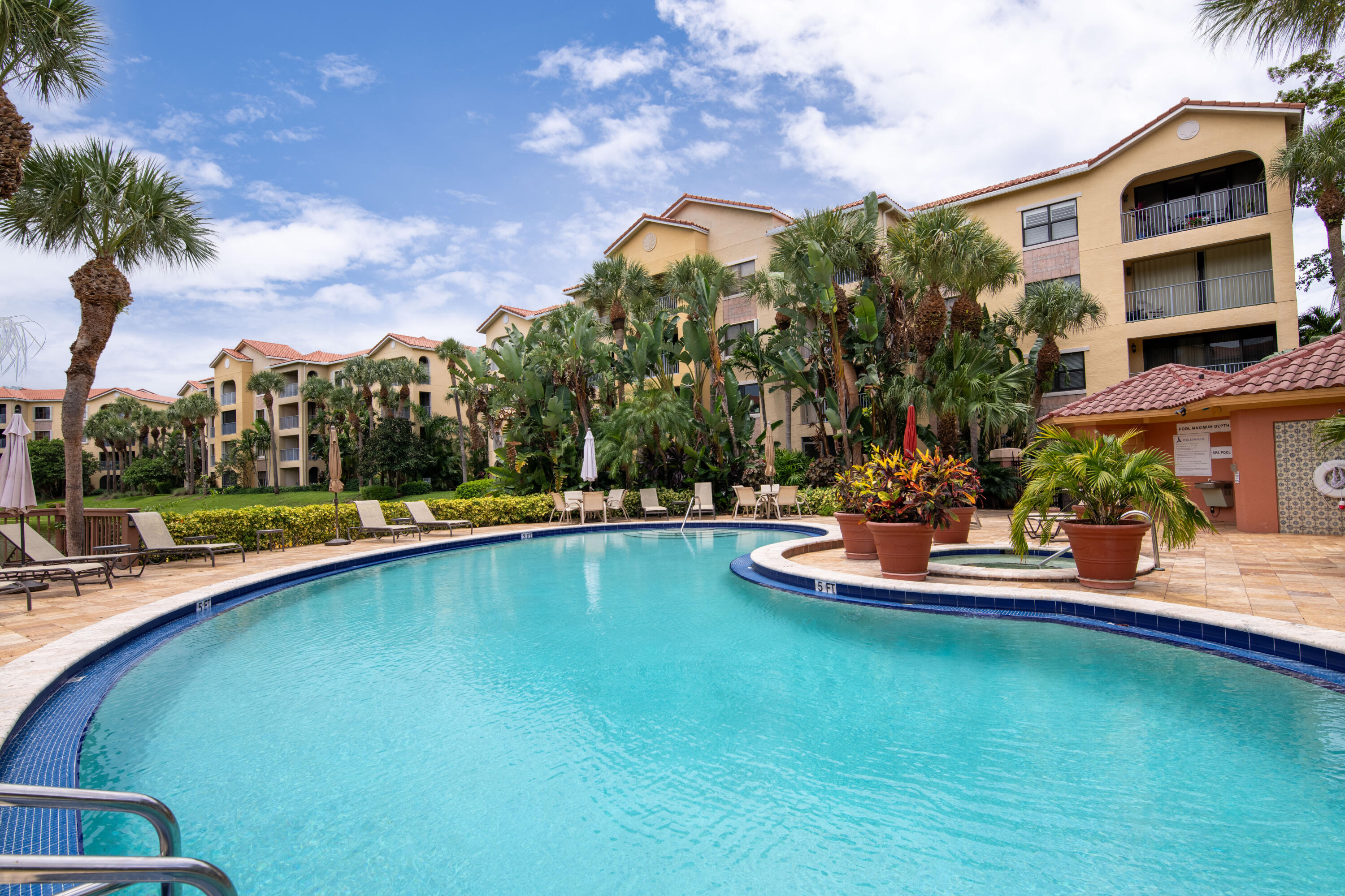 600 Uno Lago 202 Drive 202