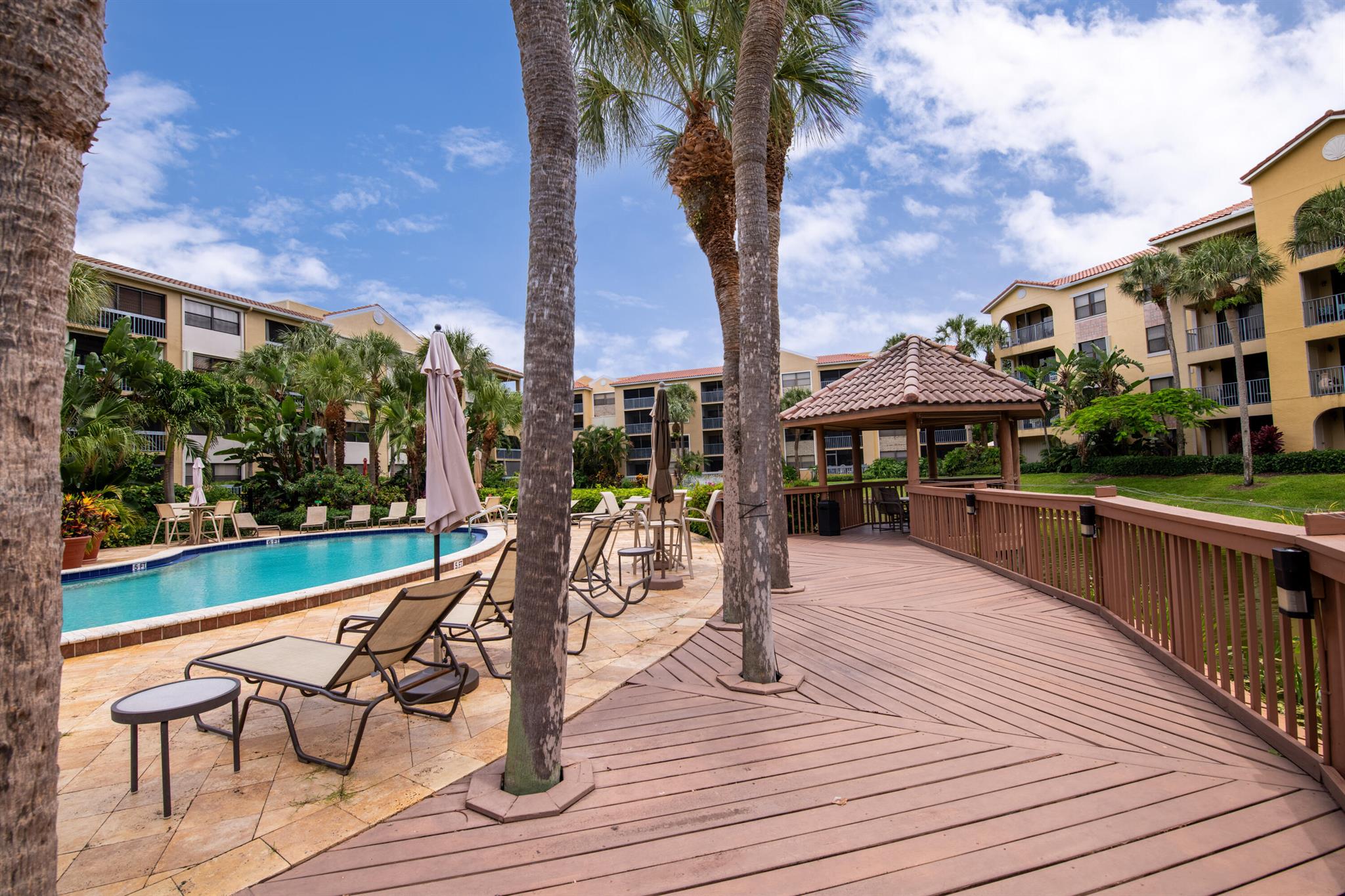 600 Uno Lago 202 Drive 202