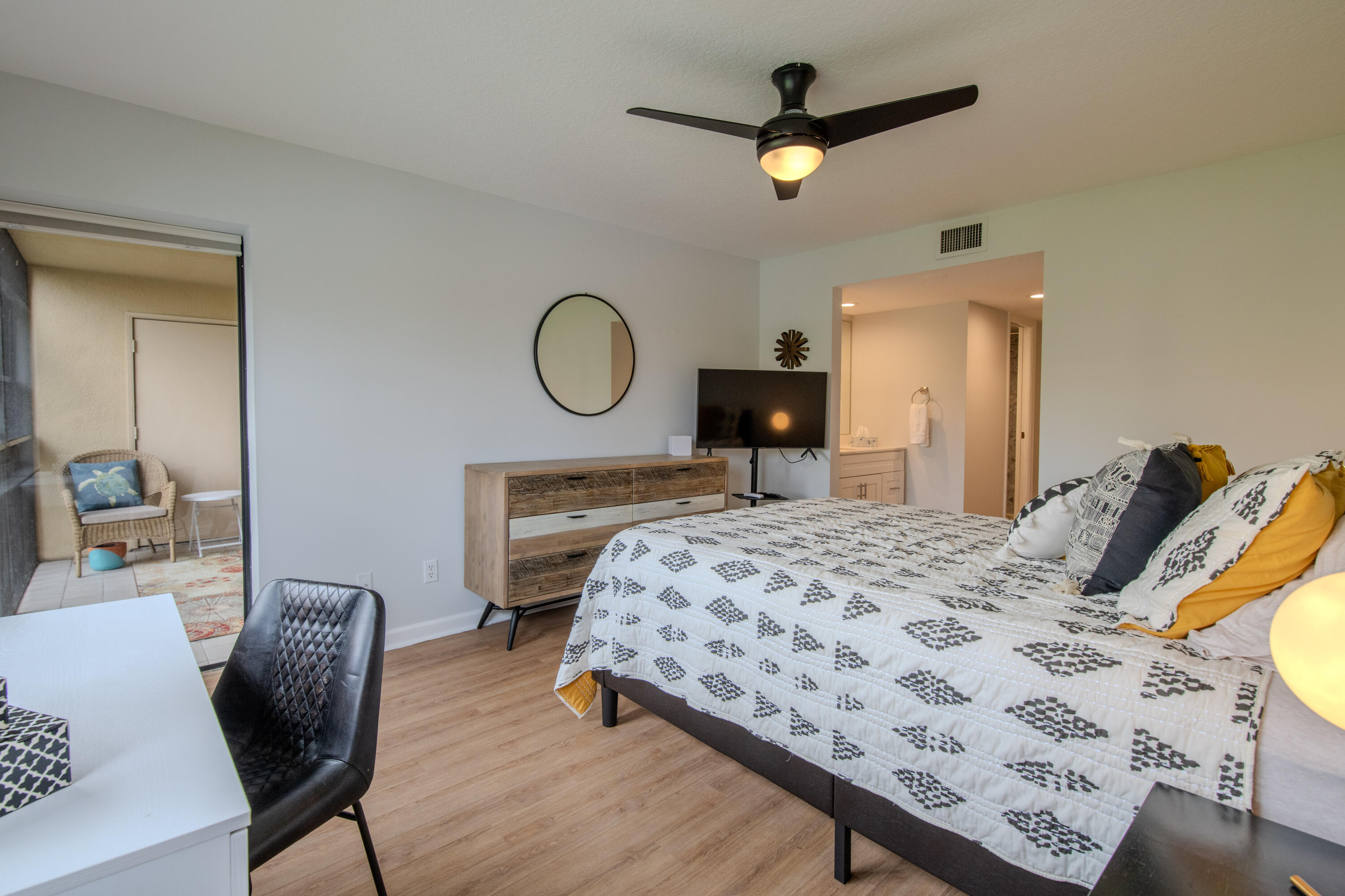 600 Uno Lago 202 Drive 202