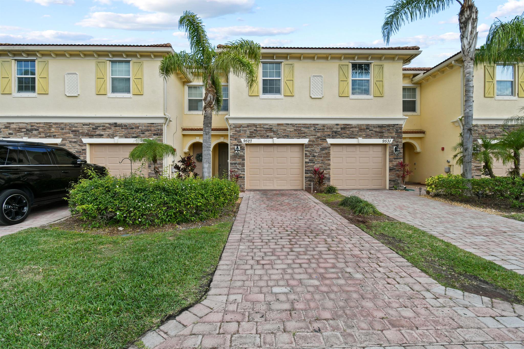 9527 SW Merlin Court