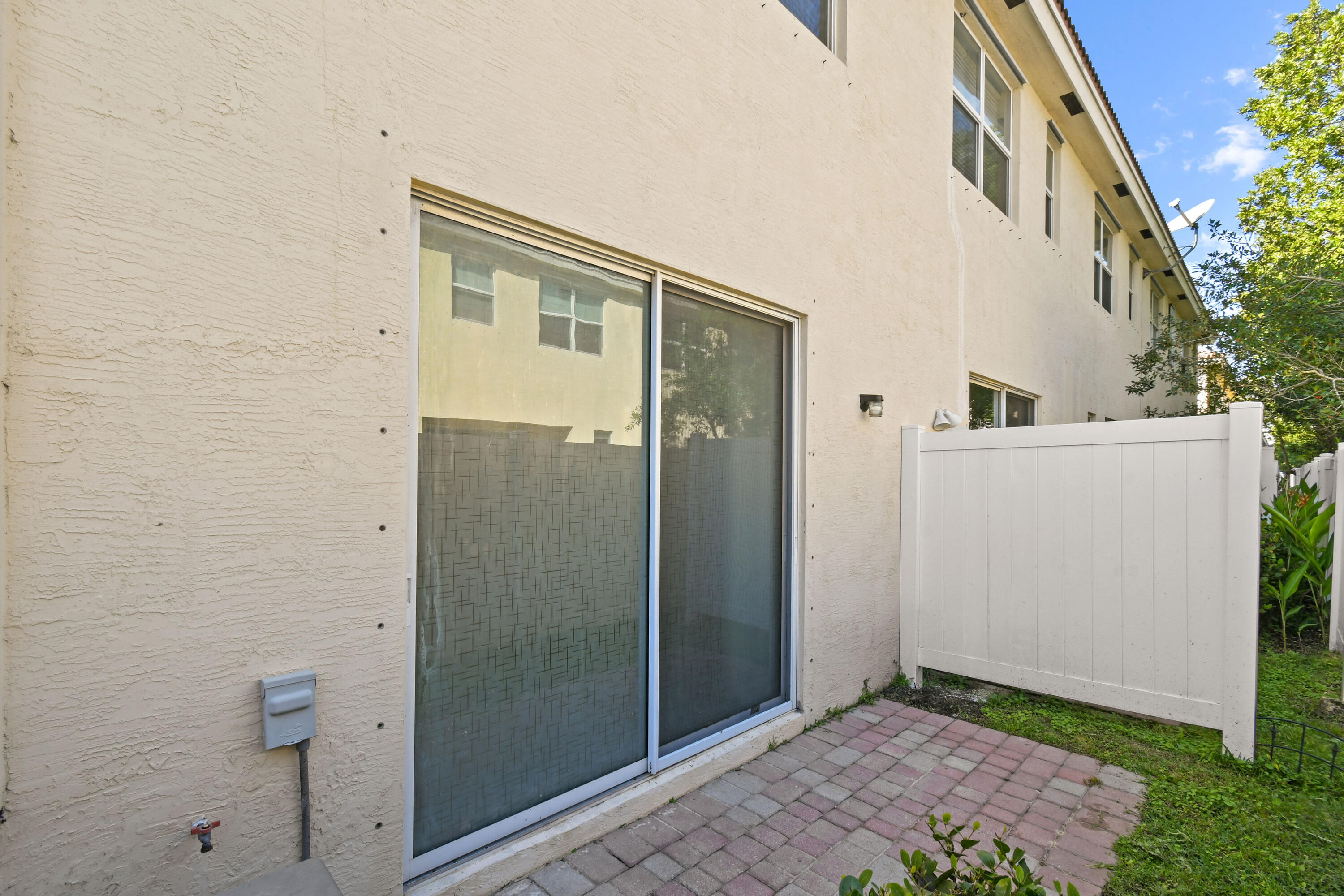 9527 SW Merlin Court