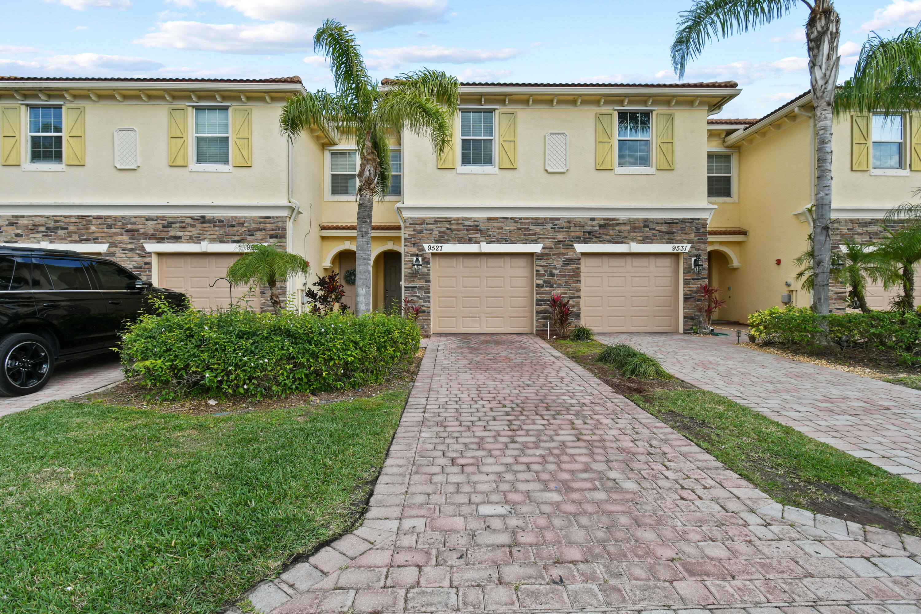 9527 SW Merlin Court