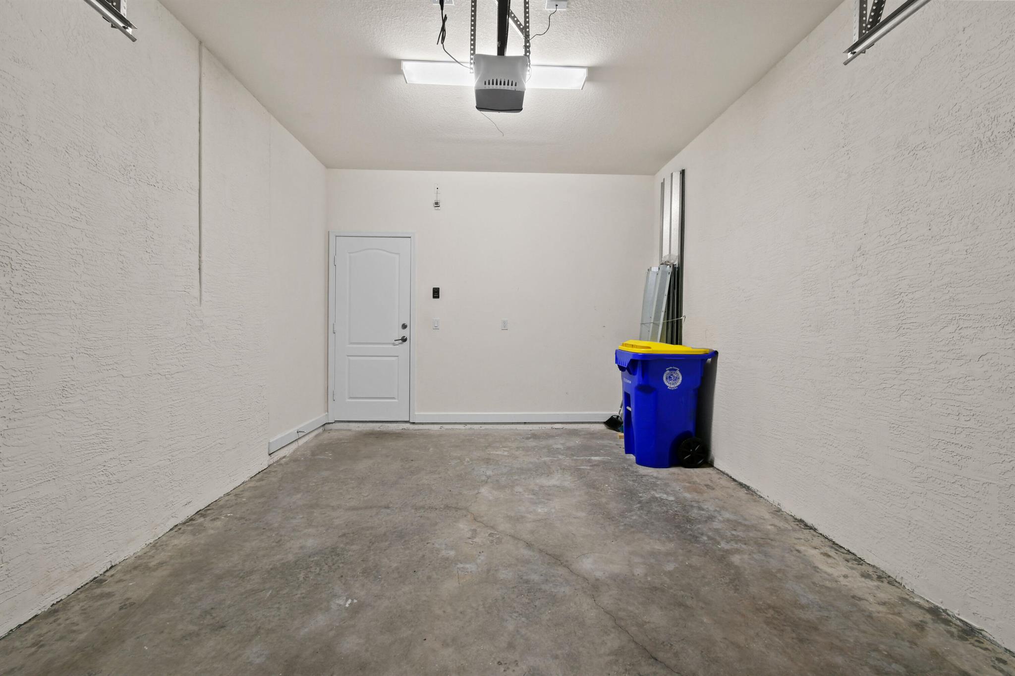 9527 SW Merlin Court