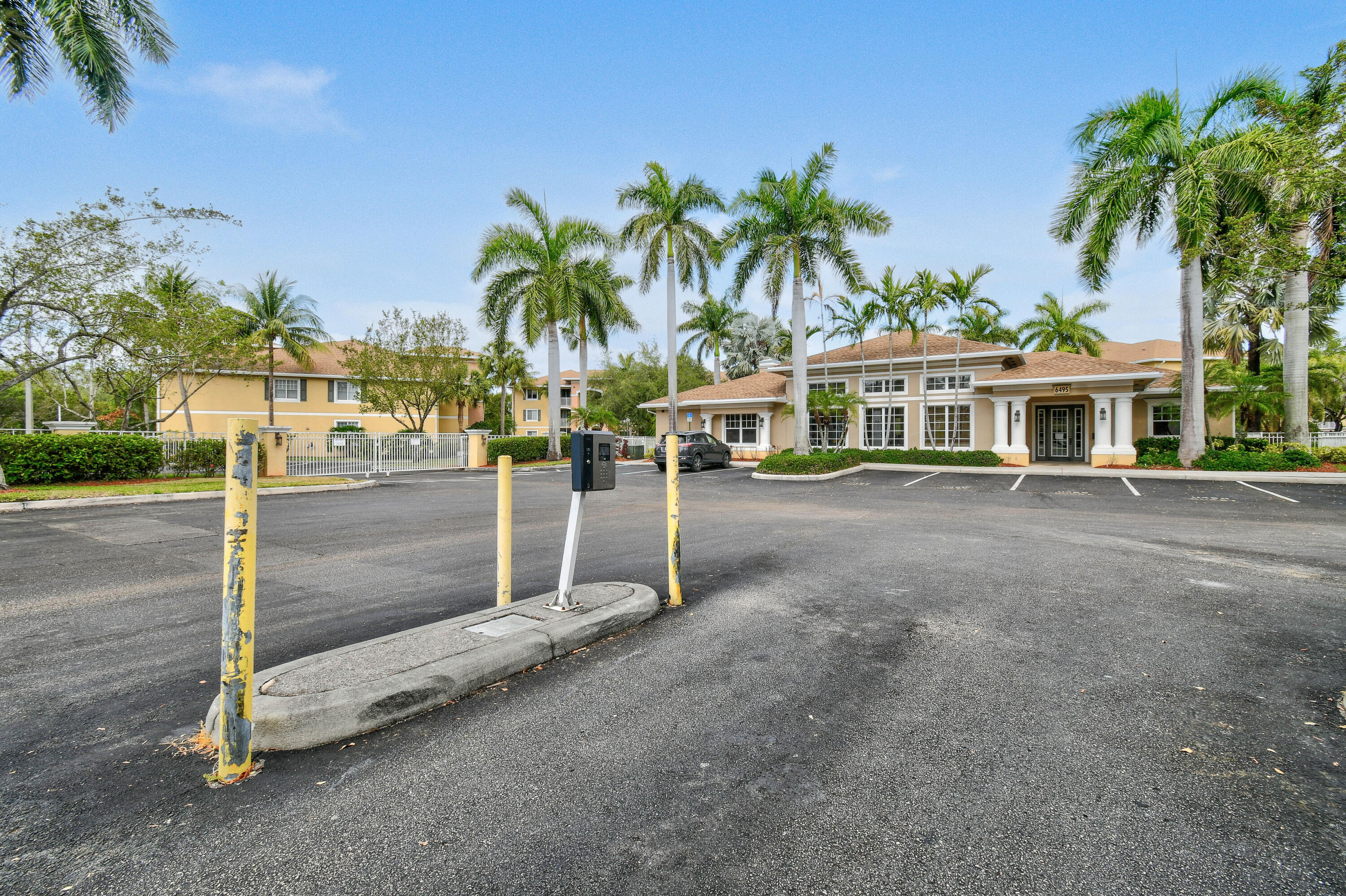 6565 Emerald Dunes Drive 108