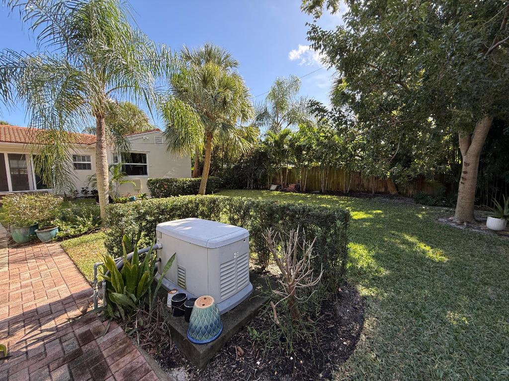 1219 N Lakeside Drive