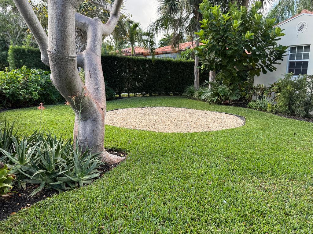 1219 N Lakeside Drive