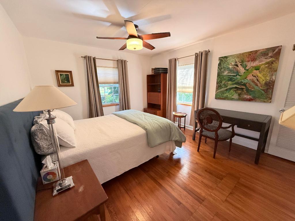 1219 N Lakeside Drive