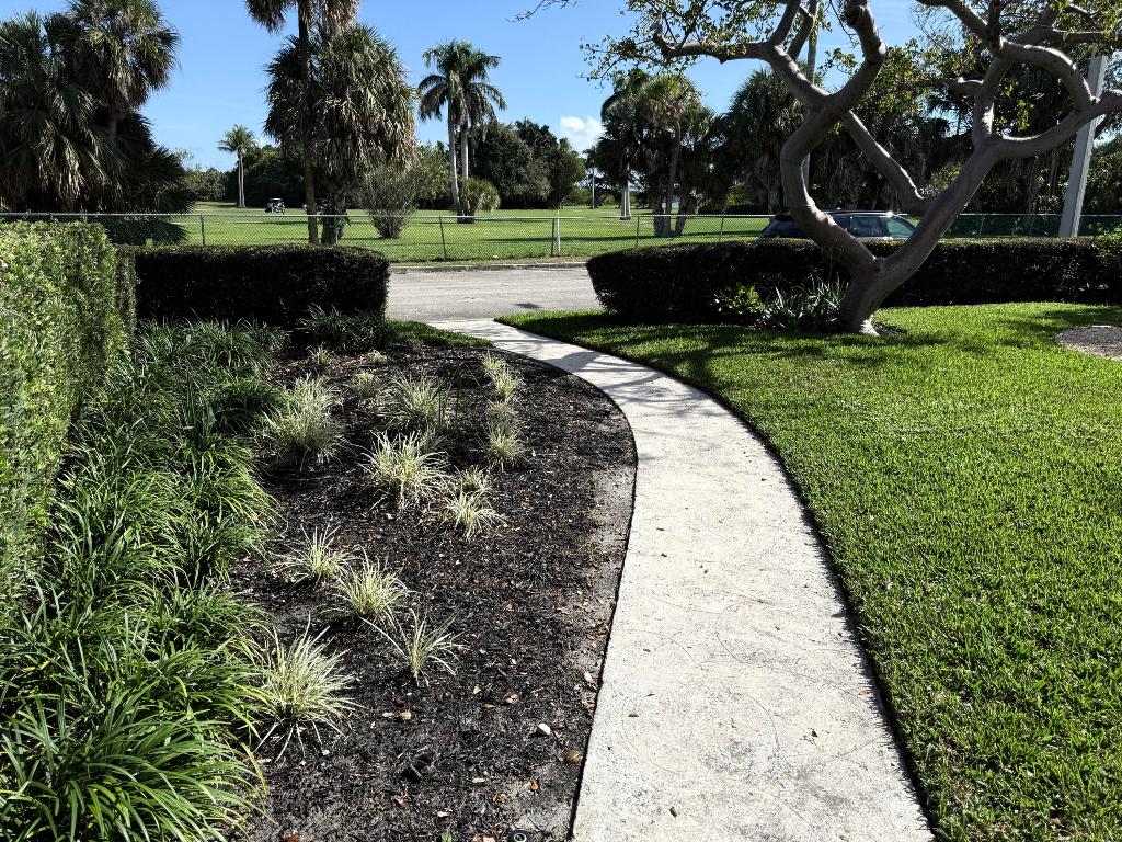 1219 N Lakeside Drive