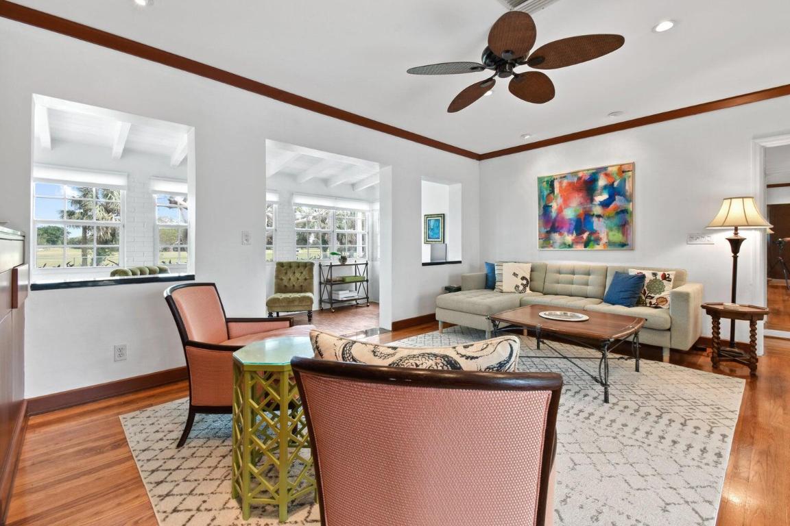 1219 N Lakeside Drive