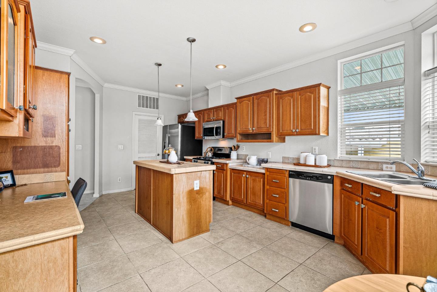 2435 Felt Street Unit: 44