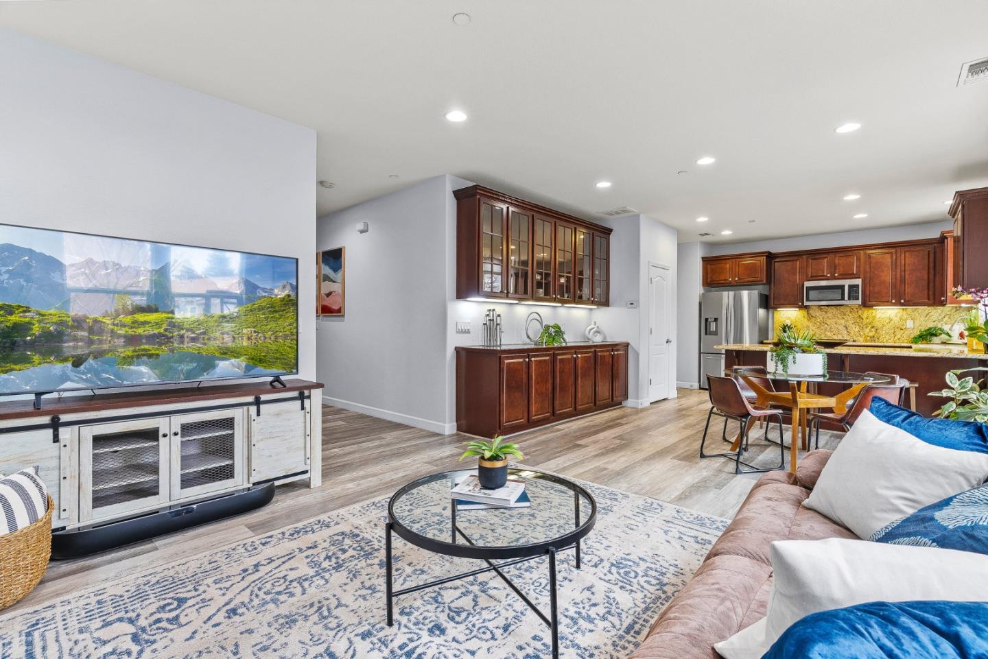 109 Meadowview LN