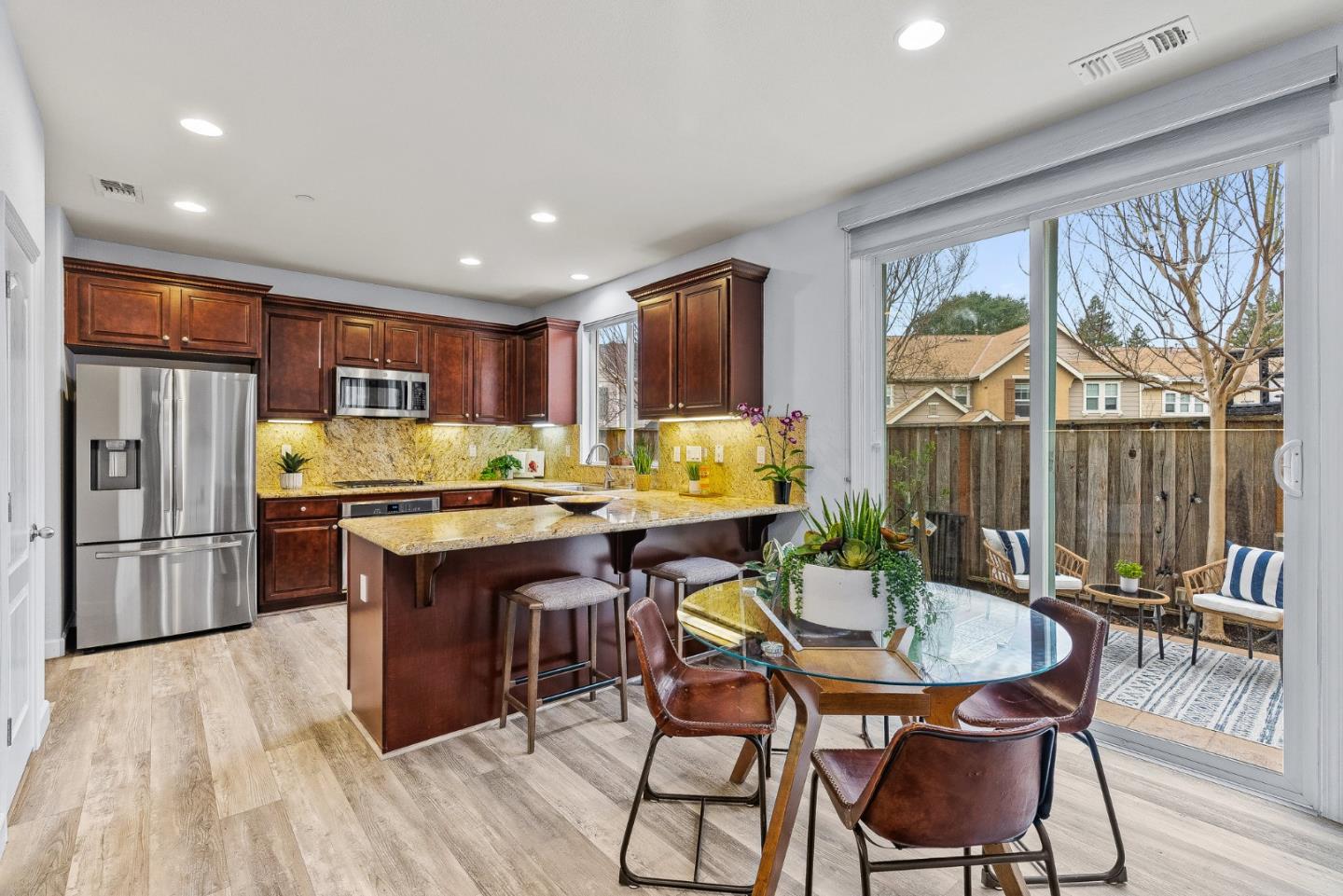 109 Meadowview LN